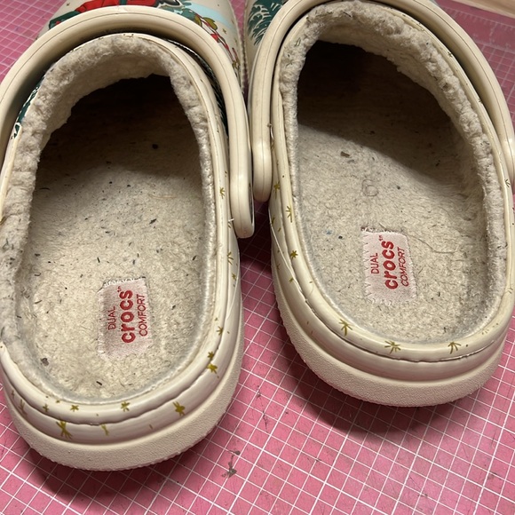 (M5/W7) Mickey Mouse and Friends Holiday Clogs for Adults by Crocs UNISE… - Picture 6 of 8